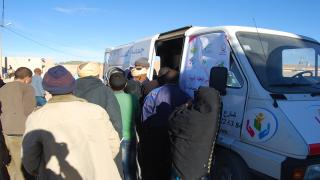 توزيع نظارة طبية على المحتاجين .